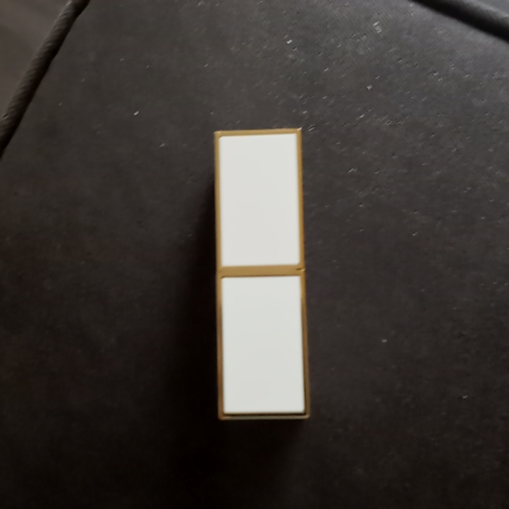 Lipstick - Picture 3 of 4
